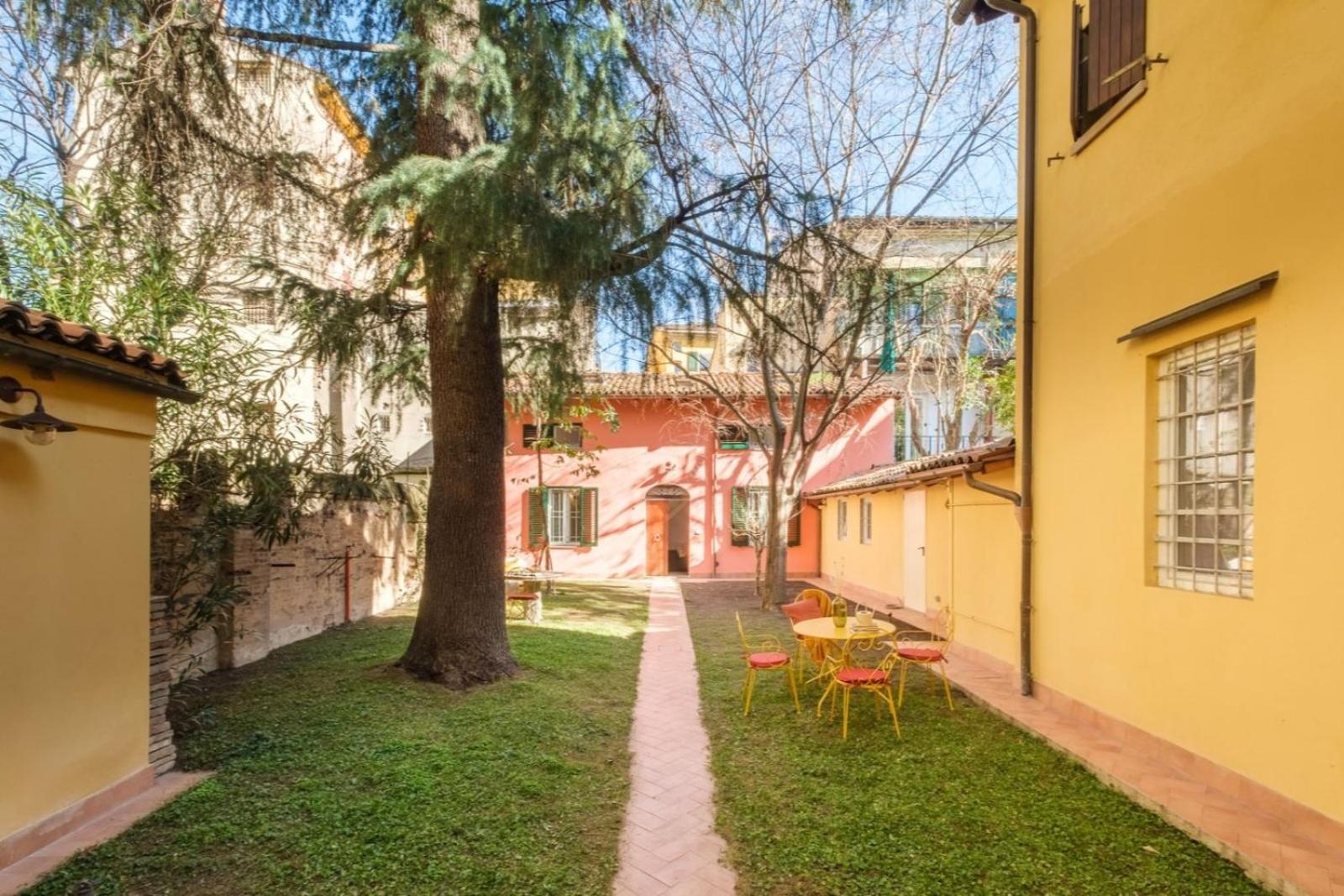 Piazza Maggiore - Il Sentiero Apartment With Private Garden Bologna Bagian luar foto