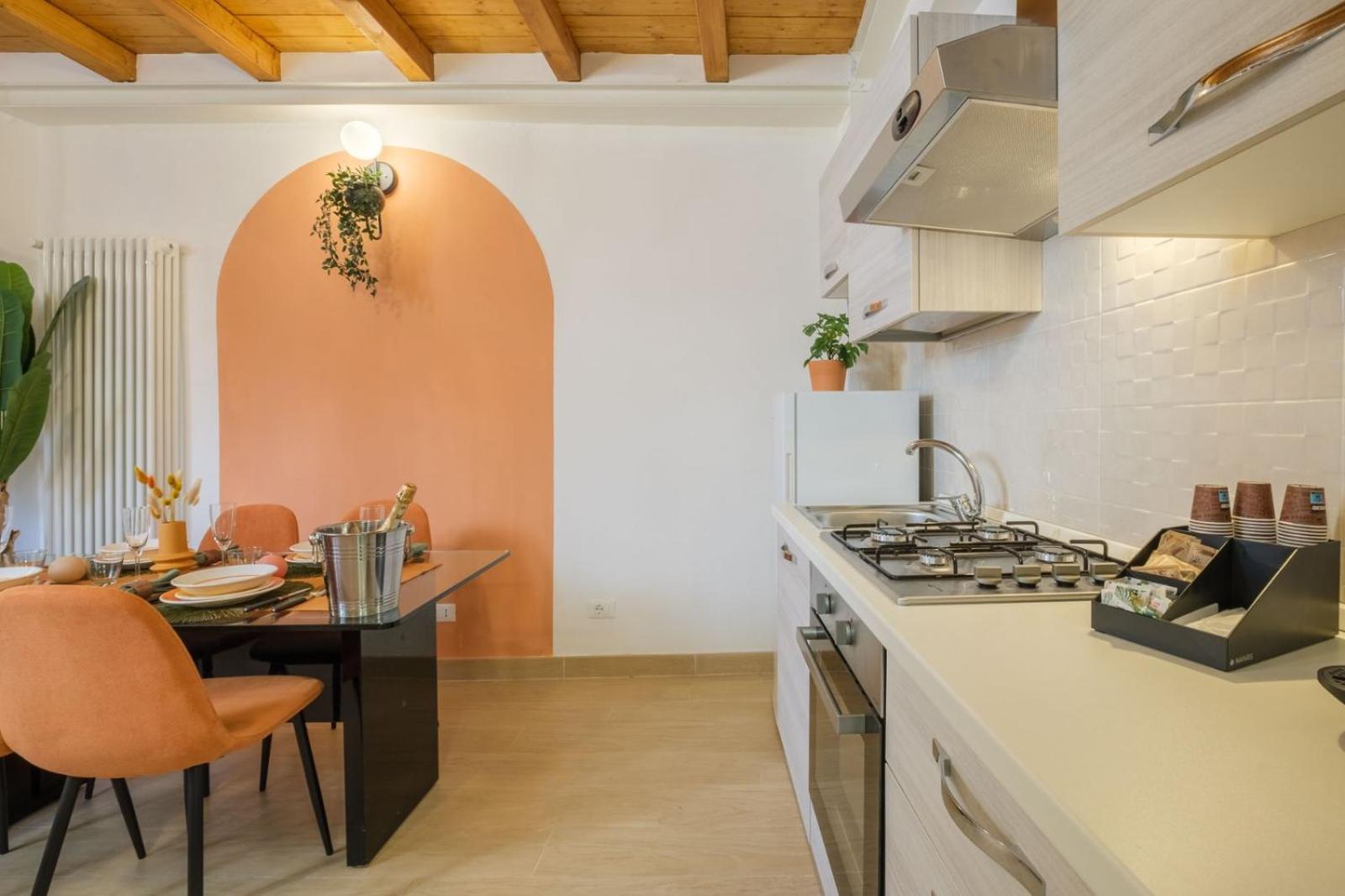 Piazza Maggiore - Il Sentiero Apartment With Private Garden Bologna Bagian luar foto